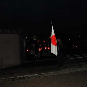 先頭は、日本国国旗　石川大介副会長