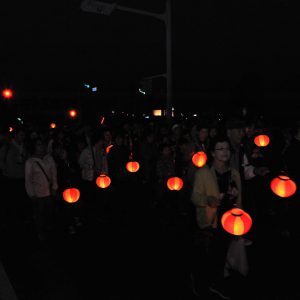 楽しい提灯行列の様子