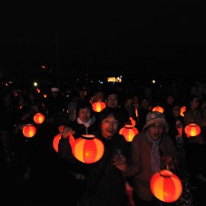 楽しい提灯行列の様子