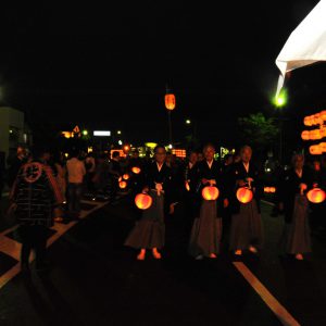 楽しい提灯行列の様子