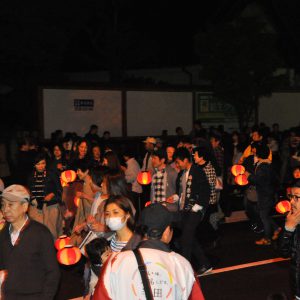 楽しい提灯行列の様子