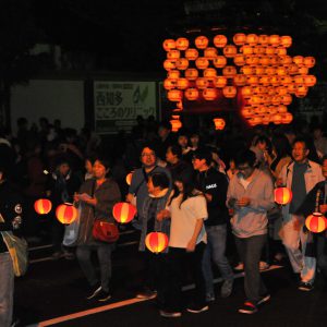 楽しい提灯行列の様子