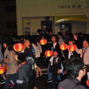 楽しい提灯行列の様子