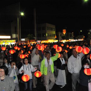 楽しい提灯行列の様子