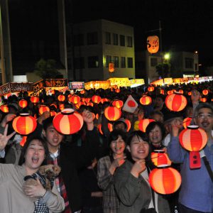楽しい提灯行列の様子