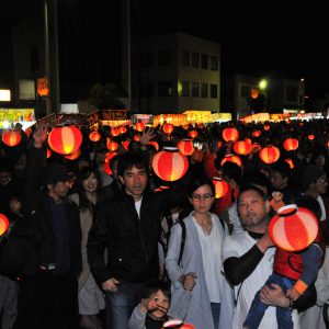楽しい提灯行列の様子