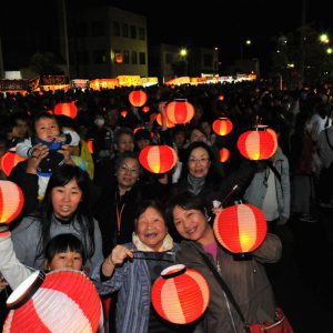 楽しい提灯行列の様子