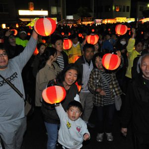楽しい提灯行列の様子
