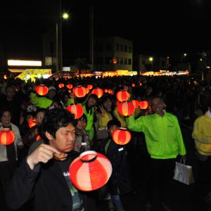 楽しい提灯行列の様子