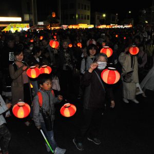 楽しい提灯行列の様子