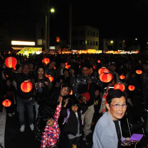 楽しい提灯行列の様子