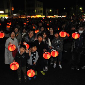楽しい提灯行列の様子